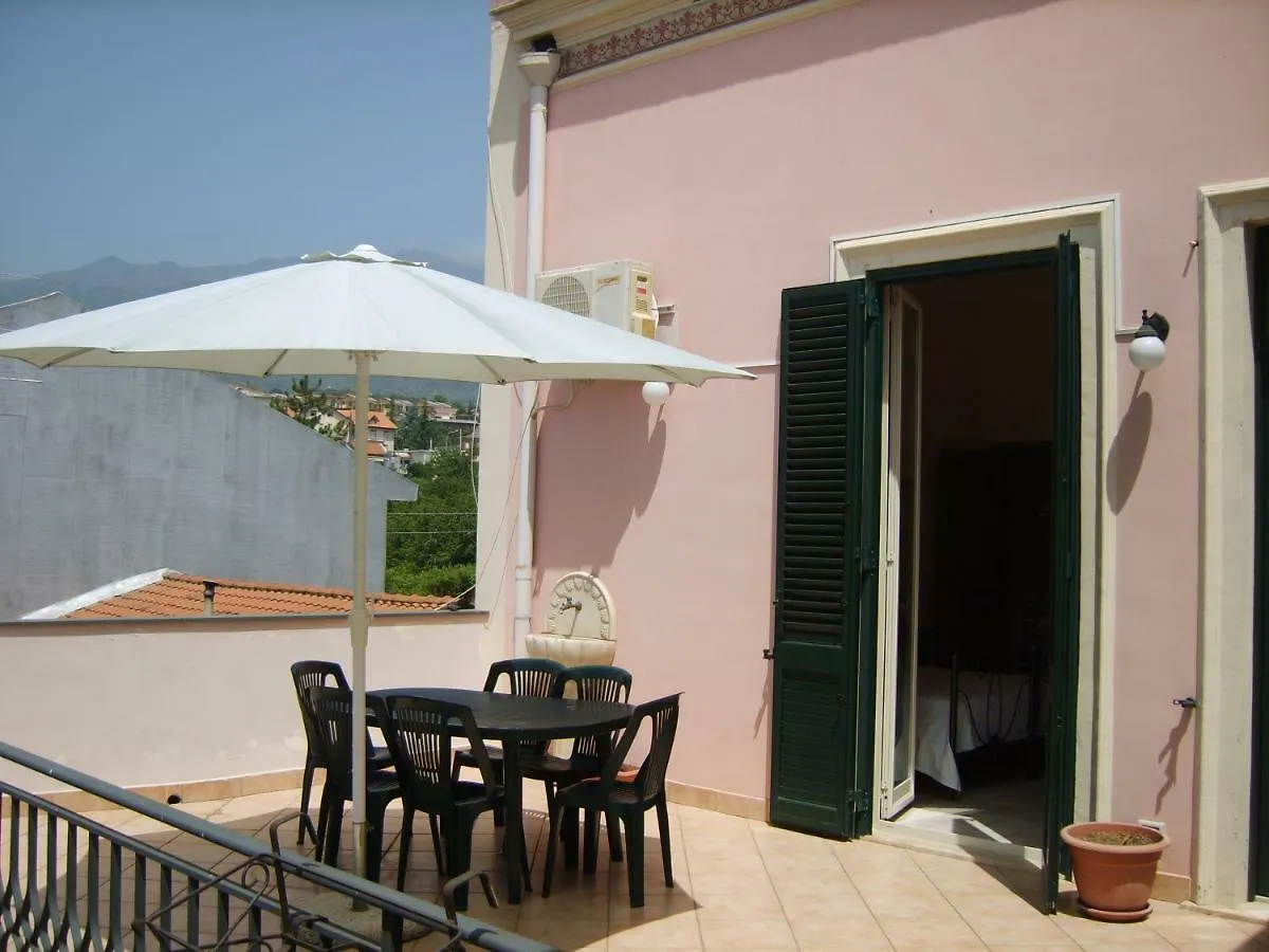 B&B L' Aquila dell' Etna Santa Venerina 0*,  Italia